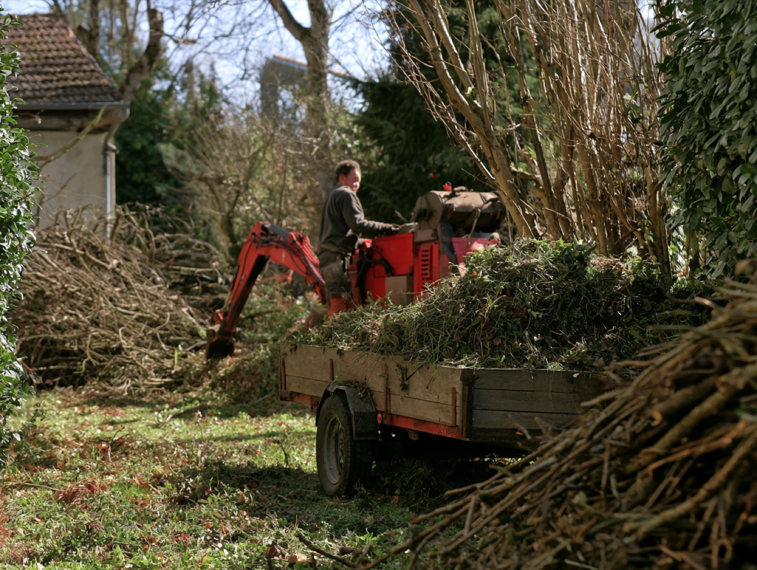 Broyeur branches en action — paysagiste en Haute-Saône (70)